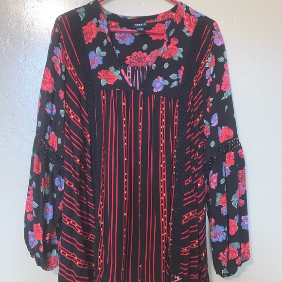 torrid Tops - Torrid 2X Red Black floral blouse long sleeve